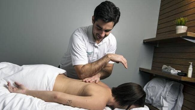 Massage fir Péng an de Schëllerblades