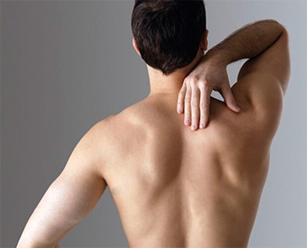 Rückenschmerzen am Beräich vun der Schulterblätter